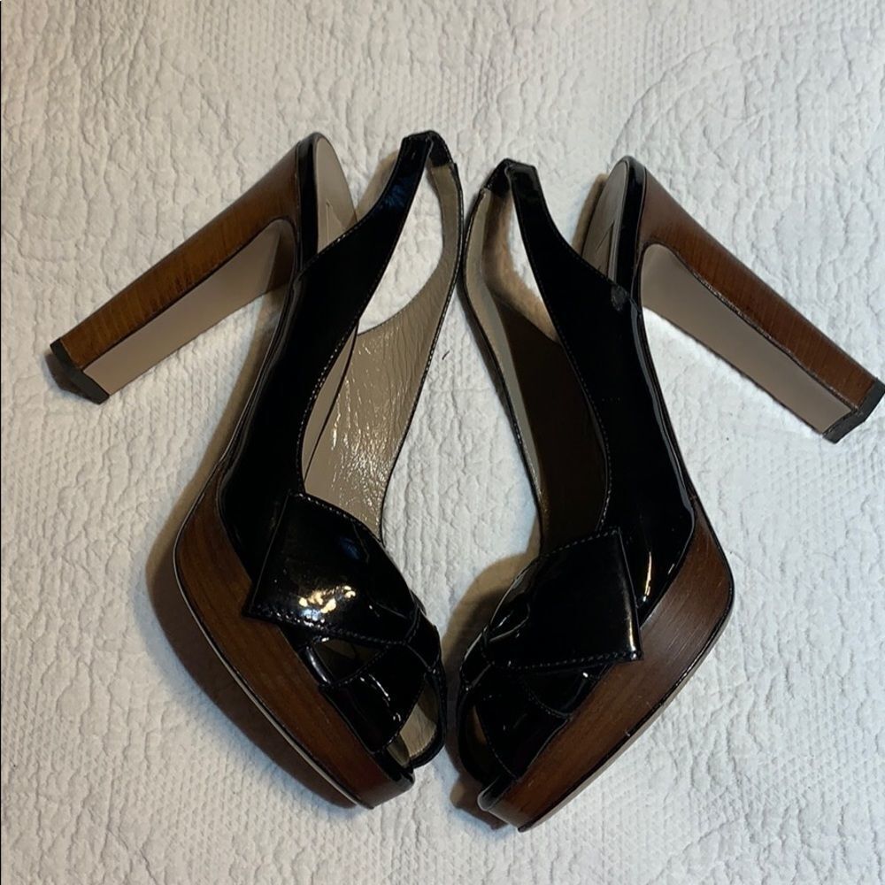 Valentino Garavani Patent sling back bow heels. 38 - Picture 8 of 10